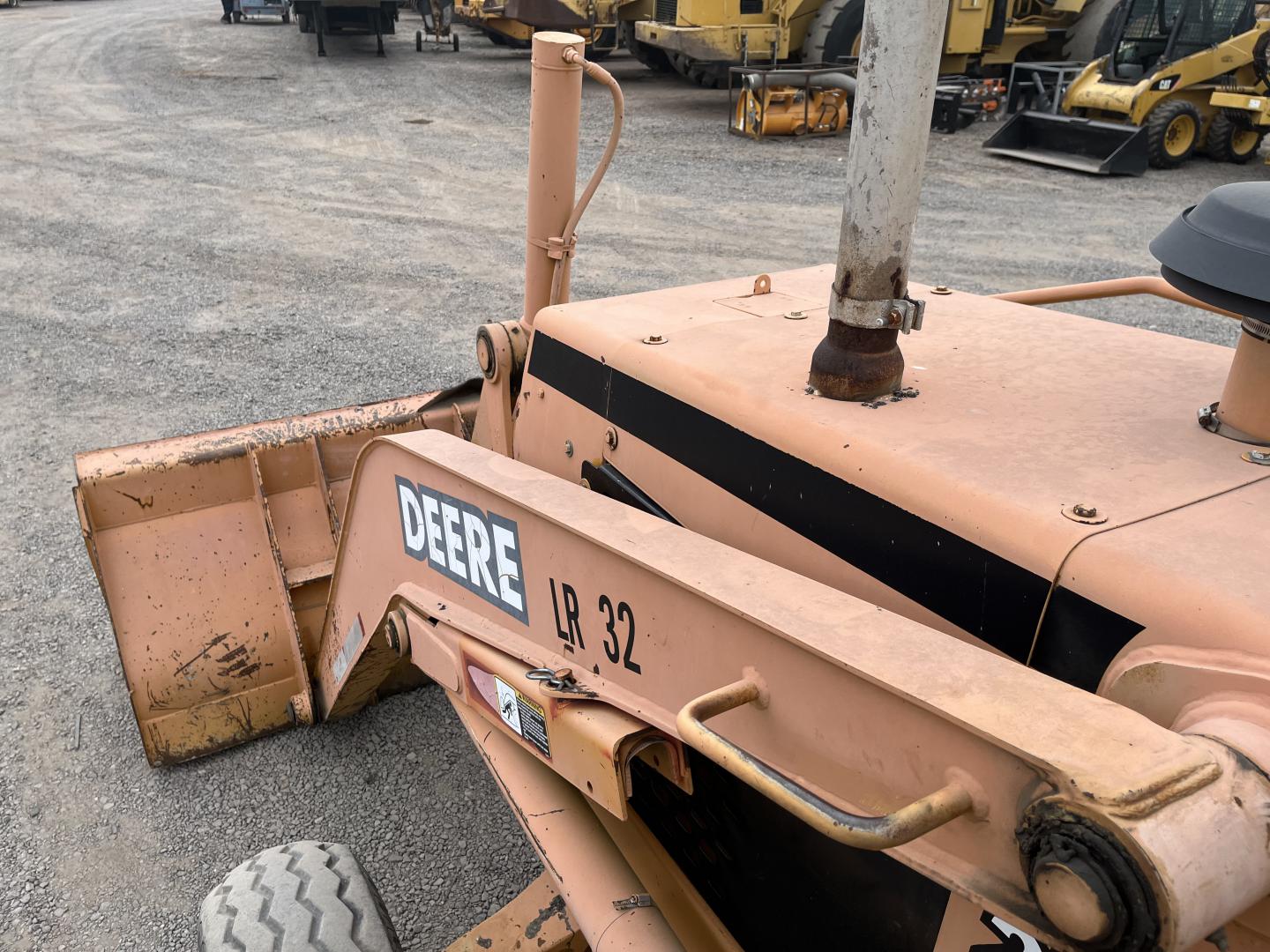 ./imagenes/INVOICE/2019/17260/CARGADOR CON ESCREPA JOHN DEERE 210LE (23).JPG